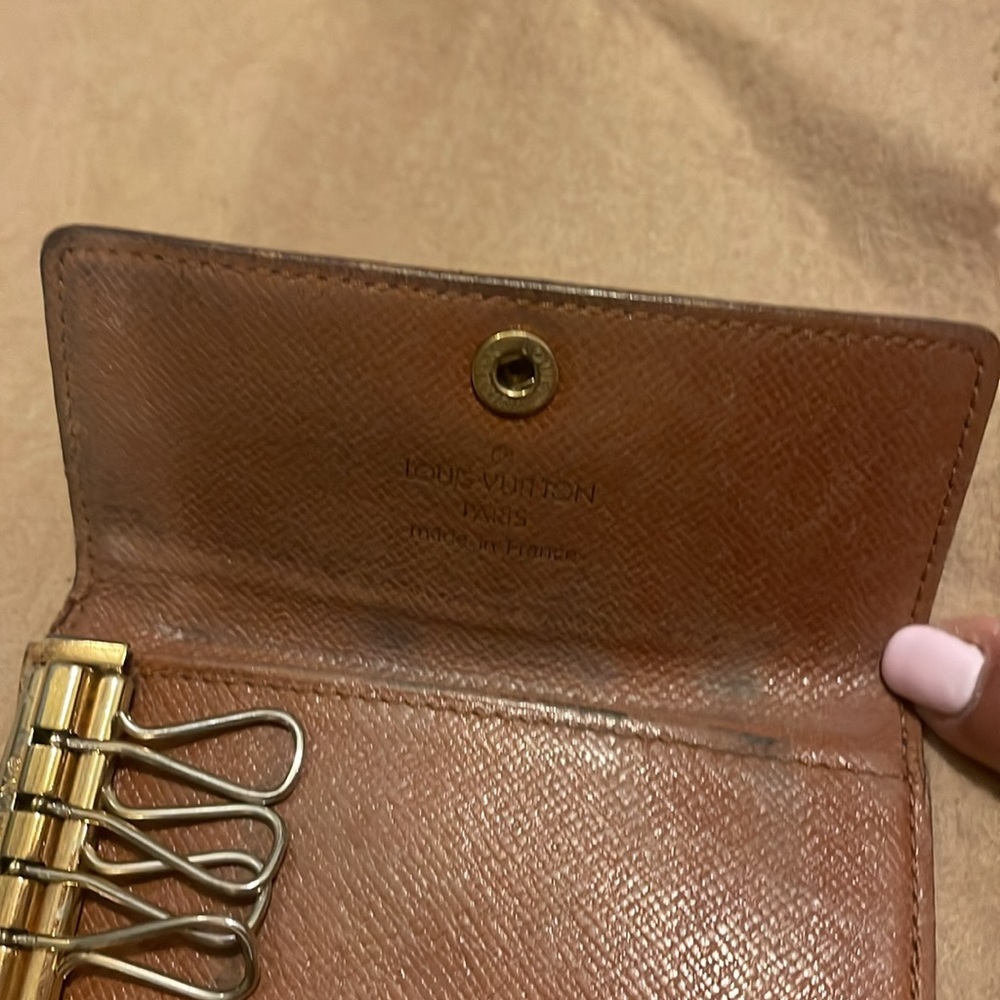 LV MONO KEY POUCH - Picture 8 of 9
